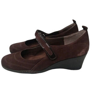 Brown suede Mary Jane wedges Sz 11